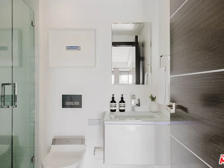 1310 Londonderry Pl — Photo 14