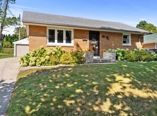 814 Flambeau St, Manitowoc, WI 54220