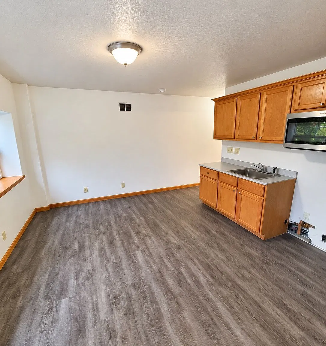 Studio, 1.0 bath, 600 sqft, $845 — Photo 2