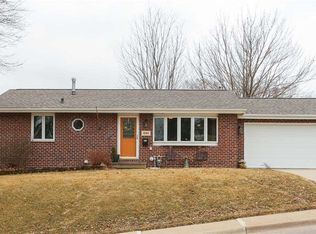 694 Kane St, Dubuque, IA 52001
