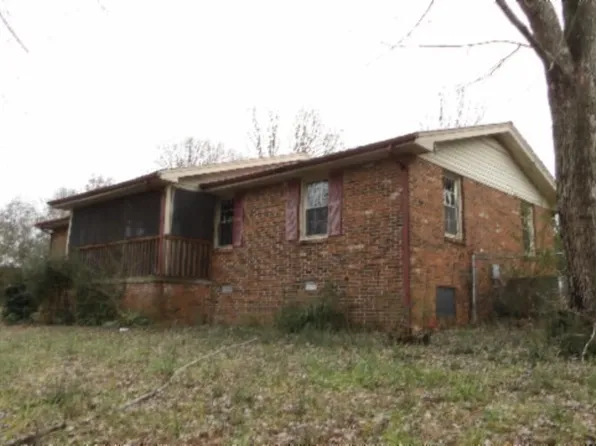 146 Garden Dr, Lafayette, TN 37083