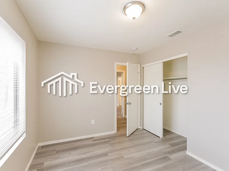 10422 W Oregon Ave — Photo 7