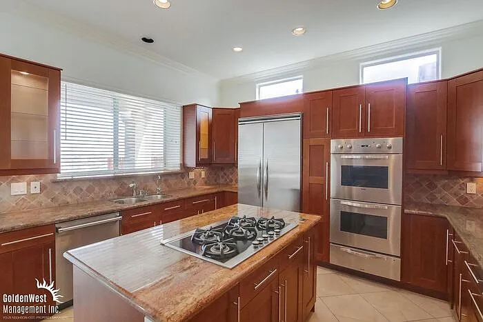 4 bed, 3.5 bath, 3720 sqft, $7,595 — Photo 4