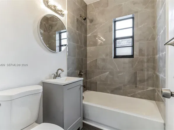1071 NW 34th St, Miami, FL