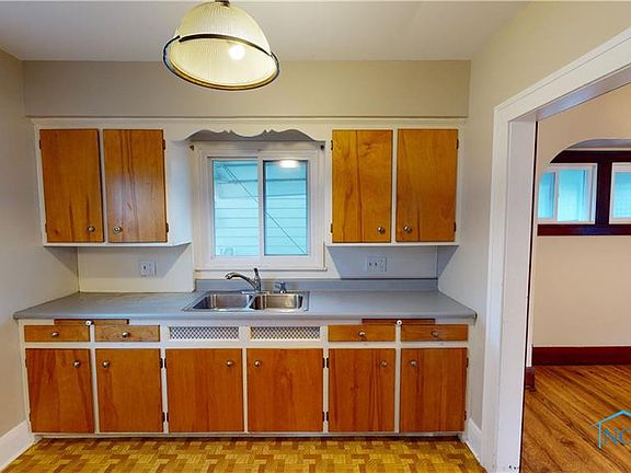 4th image of 2113 Delence St