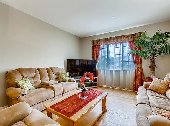 4th image of 711 Hanbury Dr