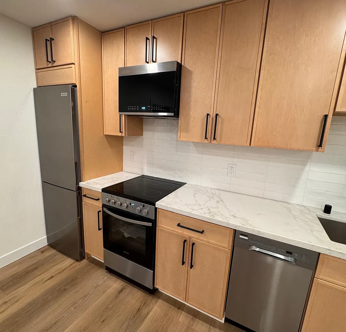 832 W Hillsdale Blvd — Photo 4
