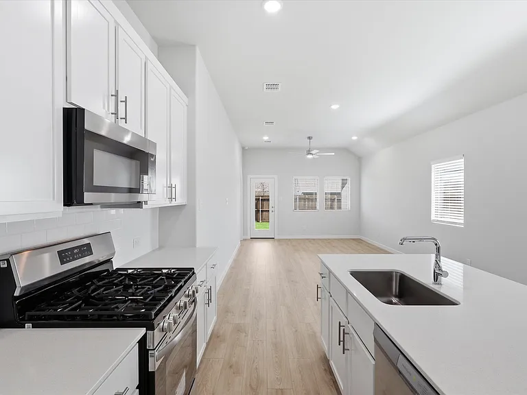 508 Green Grass Dr — Photo 9