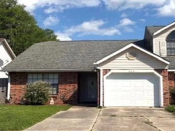 5221 Woodstream Dr, Marrero, LA 70072