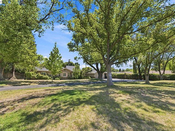 4th image of 200 Greenwich Ln