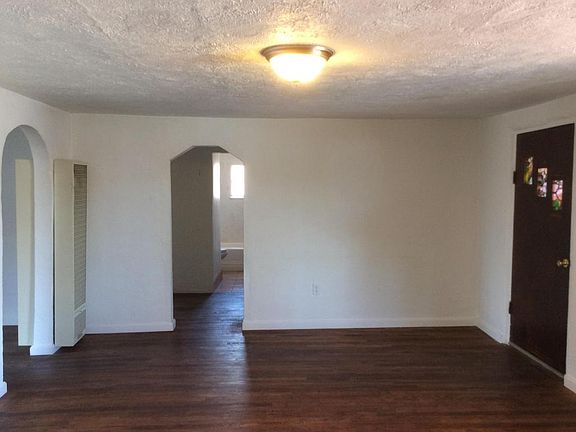 4th image of 2436 Lilac Ave NW