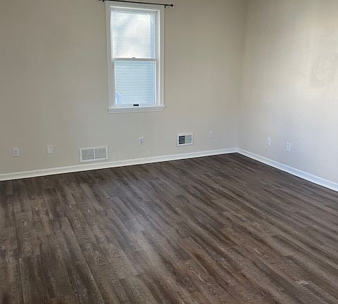 3rd image of 706 Green St