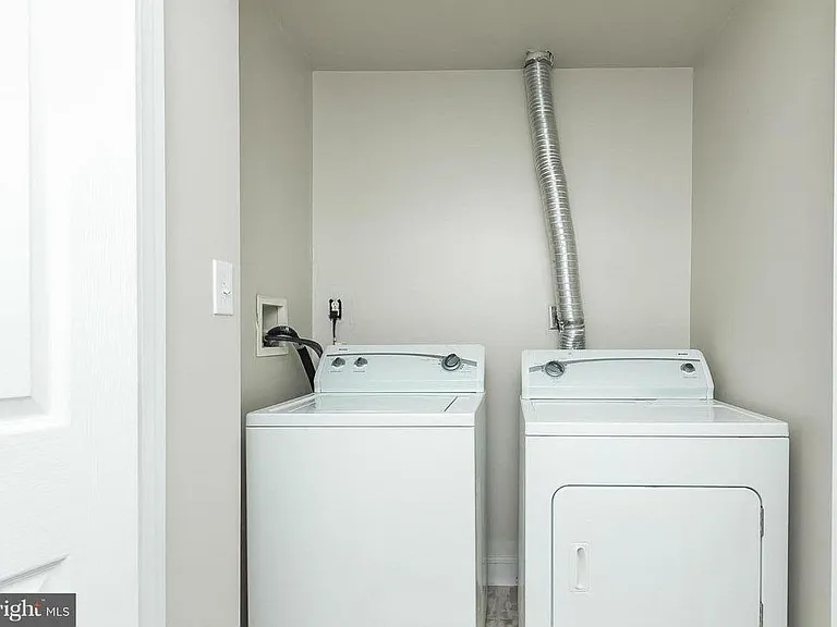 1st Upper Floor Laundry Room to share with housemates