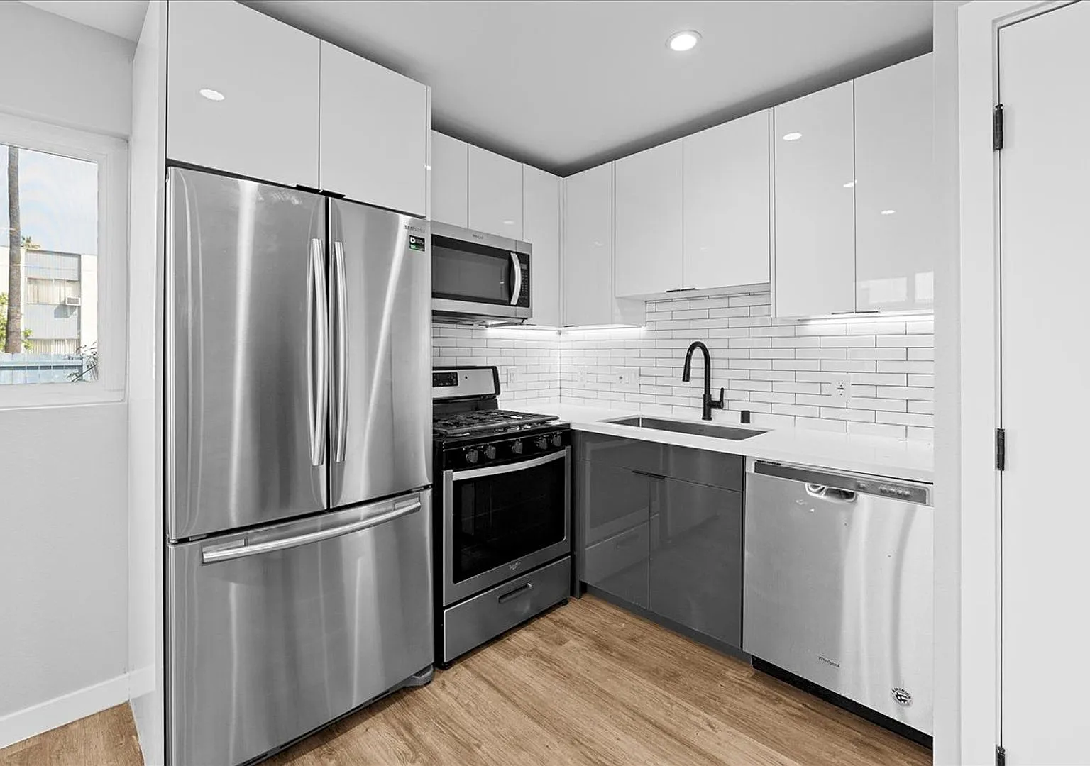Beautiful Two Bed, One Bath Apartment In The Heart of East Hollywood! — Photo 3