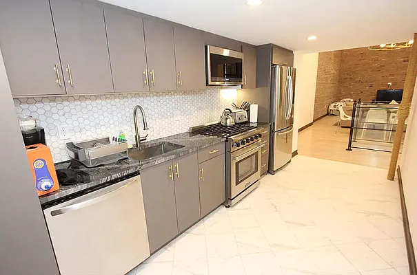 Rented by REAL New York | media 16