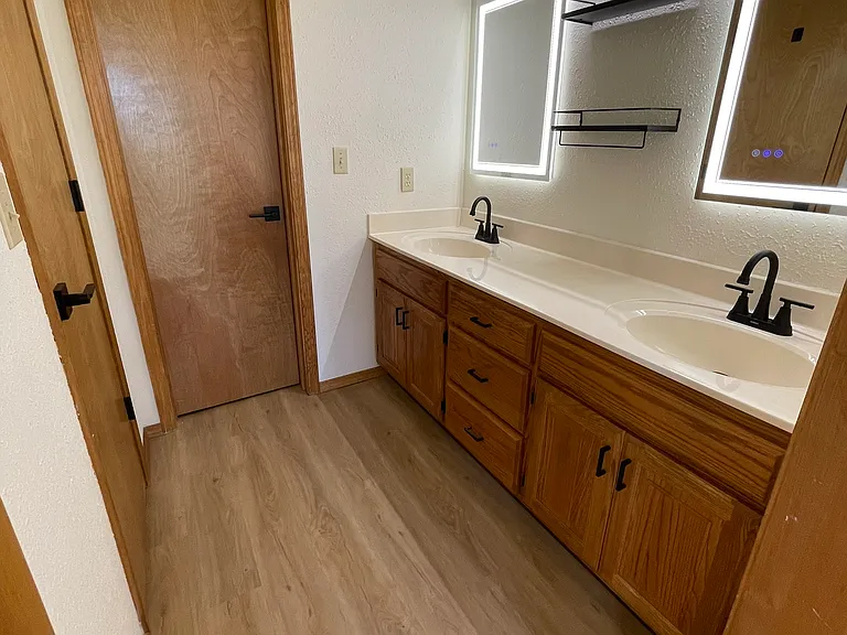 301 N Meadow St — Photo 13