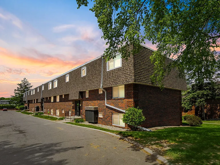 Lantern Square Apartments Spacious 1, 2 & 3 Bedrooms — Photo 19