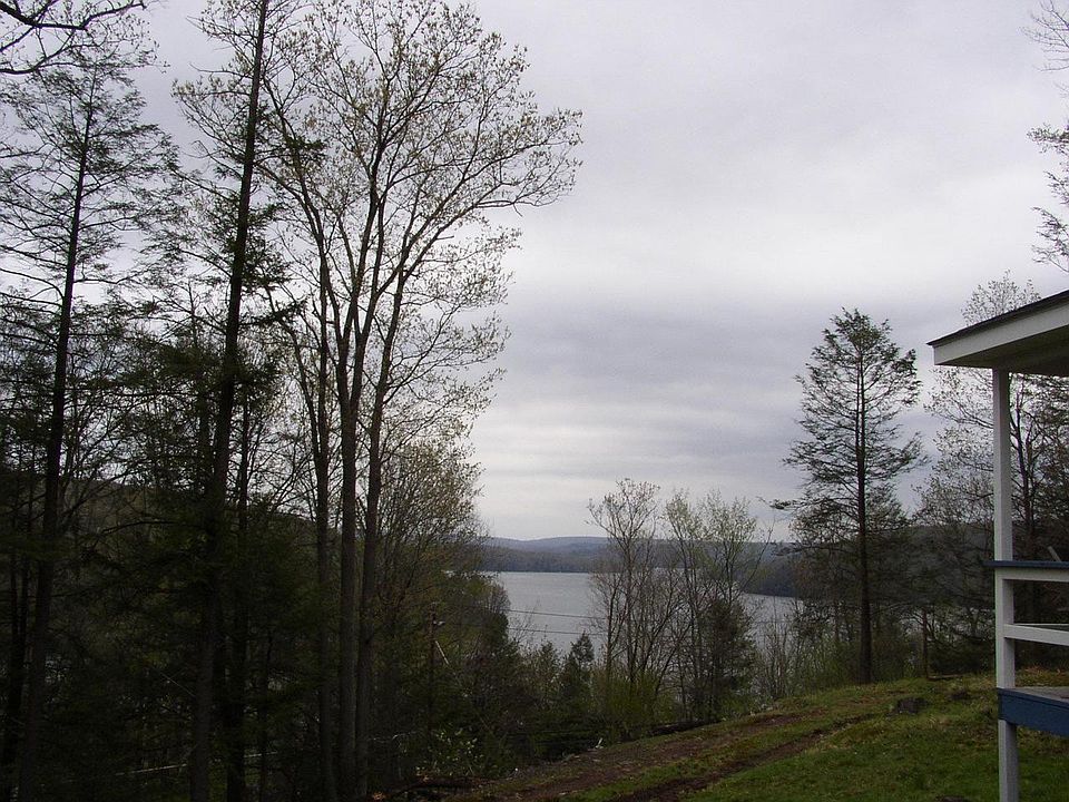 2nd image of 32 Oak Cir