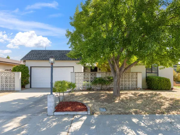 2975 Paula Dr, Clovis, CA 93612