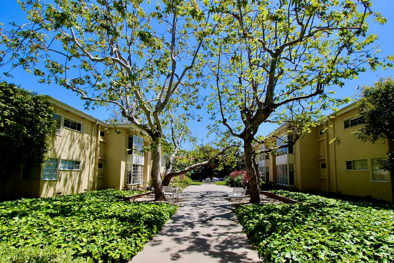 2 bed, 1000 sqft, $4,500 — Photo 1