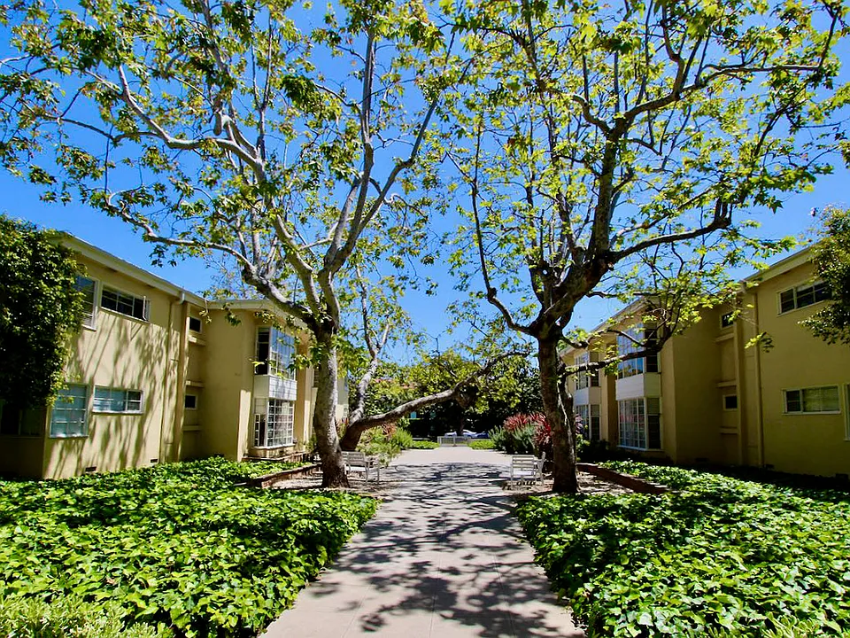 451 San Vicente Blvd #2