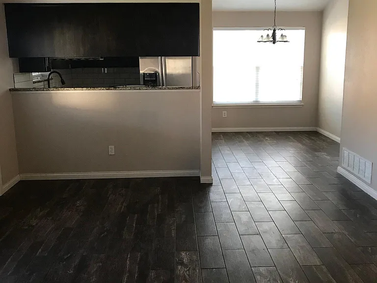 625 Main St — Photo 9