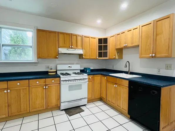 7 Glenwood Rd #1, Somerville, MA 02145