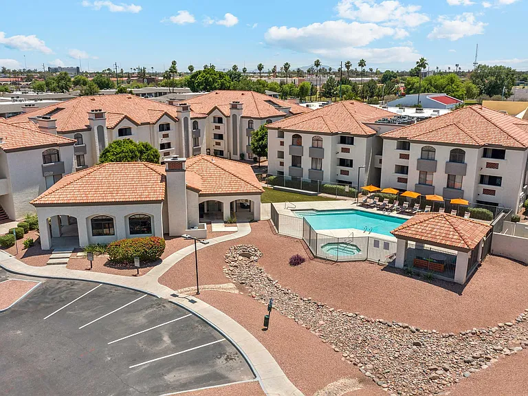 Twin Palms — Photo 25