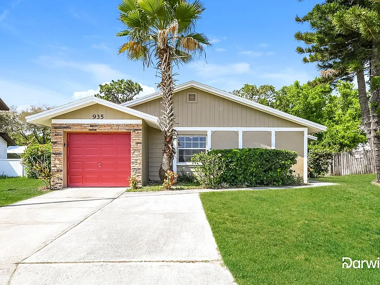 935 Whisper Lake Dr — Photo 1