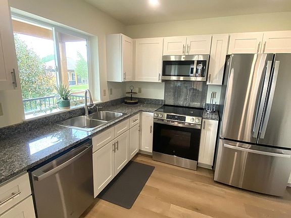5th image of 248 Redcliff Dr