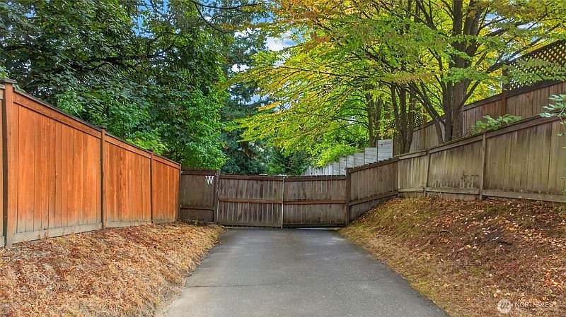 4th image of 12730 15th Avenue NE