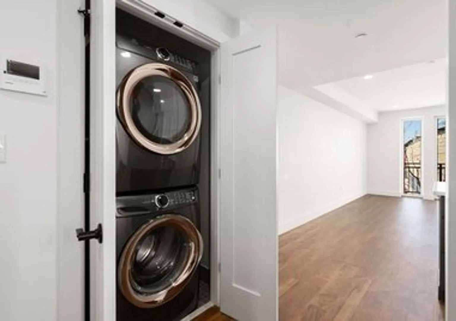 Renovated 2 Bed Right In The Heart Of Boston Landing! — Photo 4
