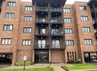 9355 Landings Ln UNIT 203, Des Plaines, IL 60016