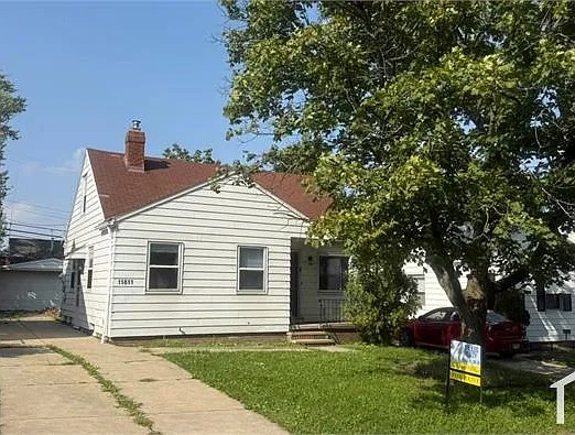 15811 Maplewood Ave