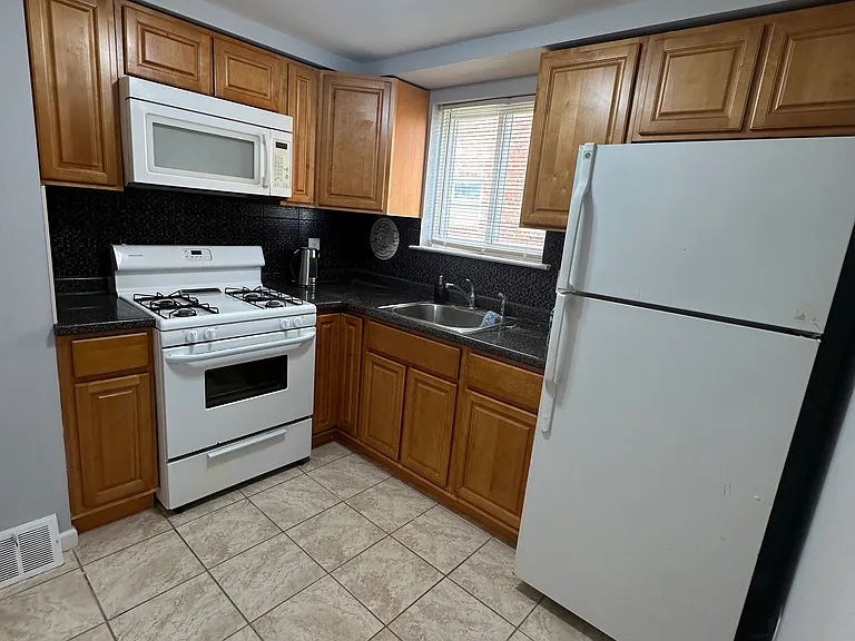 9414 Kirkwood Rd #1 — Photo 8