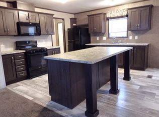 39180 Elk Run St, New Boston, MI