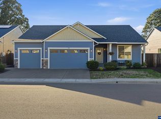 329 S 7th St, Carlton, OR 97111