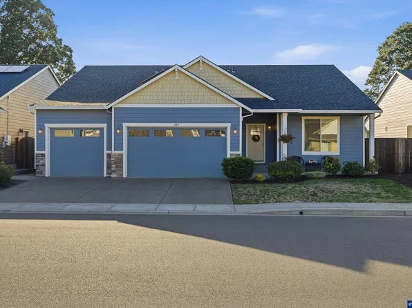 329 S 7th St, Carlton, OR 97111