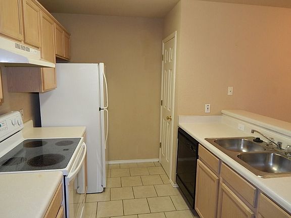 5th image of 3405 McArthur Ave #B