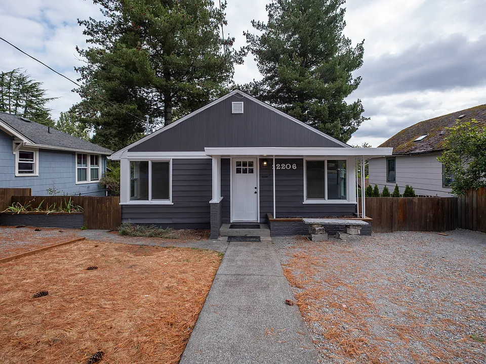 12206 Fremont Ave N