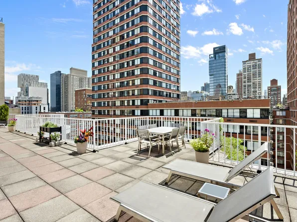 333 East 75th Street image 7 of 8