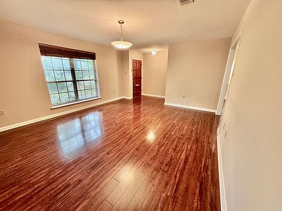 4th image of 9142 Woodbine St