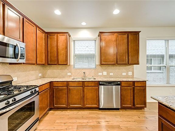 2nd image of 594 Miramar Dr