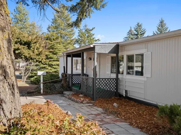 318 E 4th St, Deer Park, WA 99006