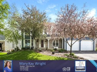 1N055 Coventry Dr, Carol Stream, IL 60188