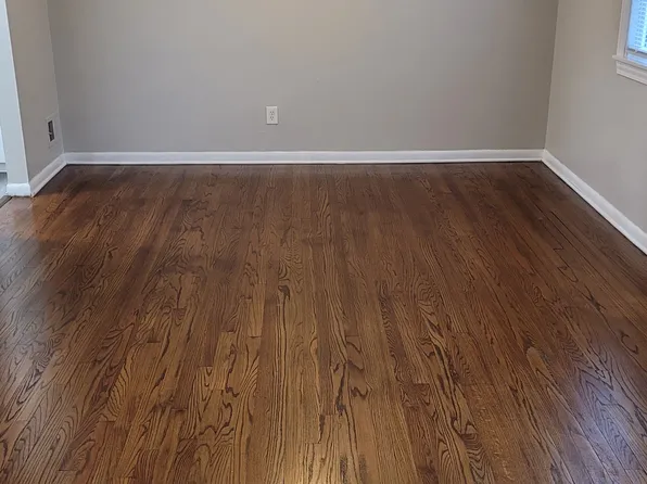 7010 Town Ln, Dearborn Heights, MI 48127