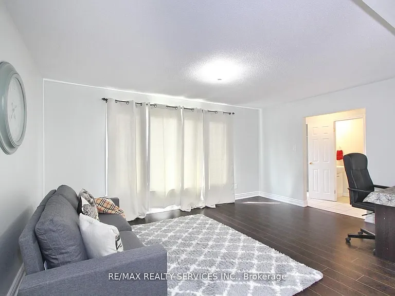 185 Earnscliffe Cir — Photo 21