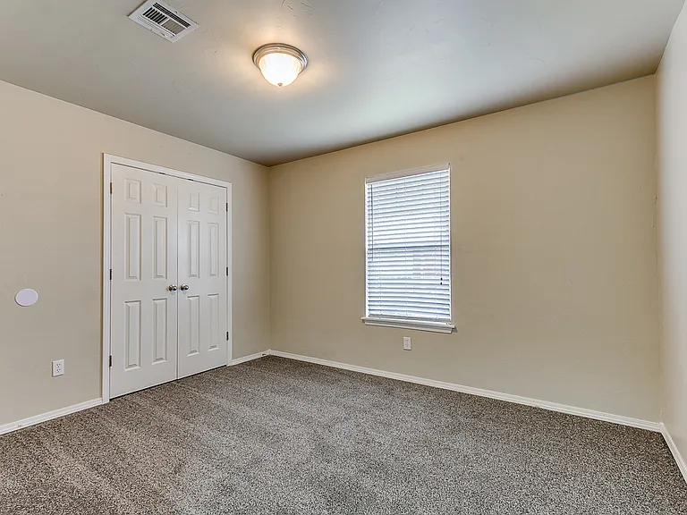 2427 W Oklahoma Ave — Photo 12
