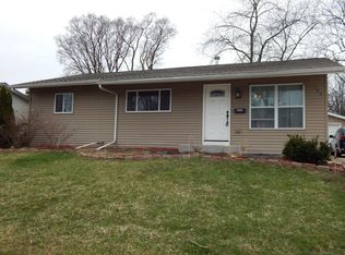 134 S Maxon Ln, Streamwood, IL
