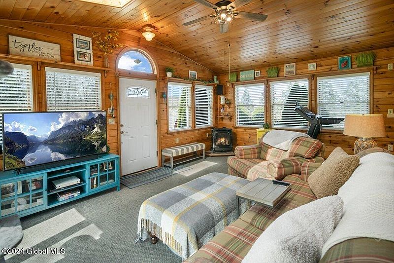 5th image of 592 Sulphur Springs Road